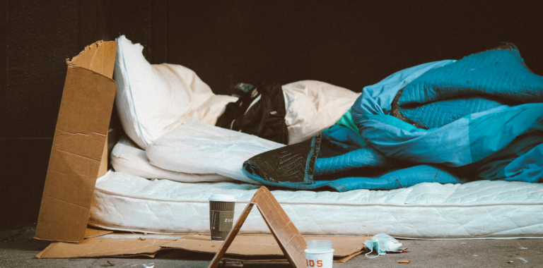 Obdachlos, aber nicht ohne Würde – Warum unsere Unterkunft menschenwürdiger werden muss